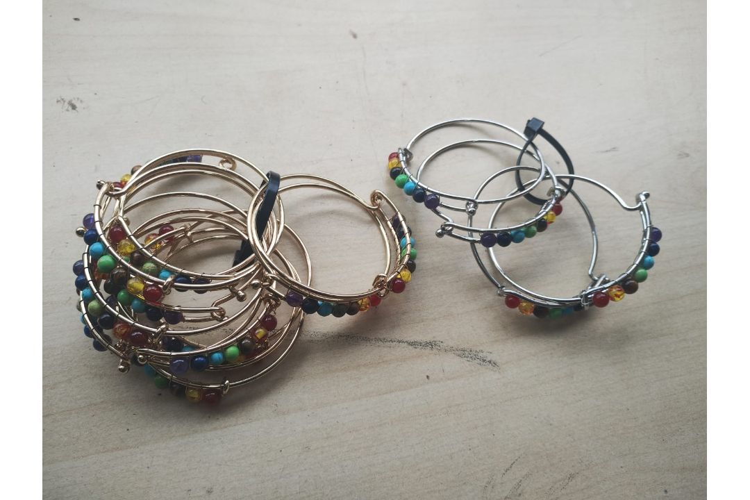 RAINBOW CRYSTAL GEMSTONE STAINLESS STEEL BANGLES - NEW - GOLD TONE AND SILVER - JOBLOT OF 16 - Image 3 of 6