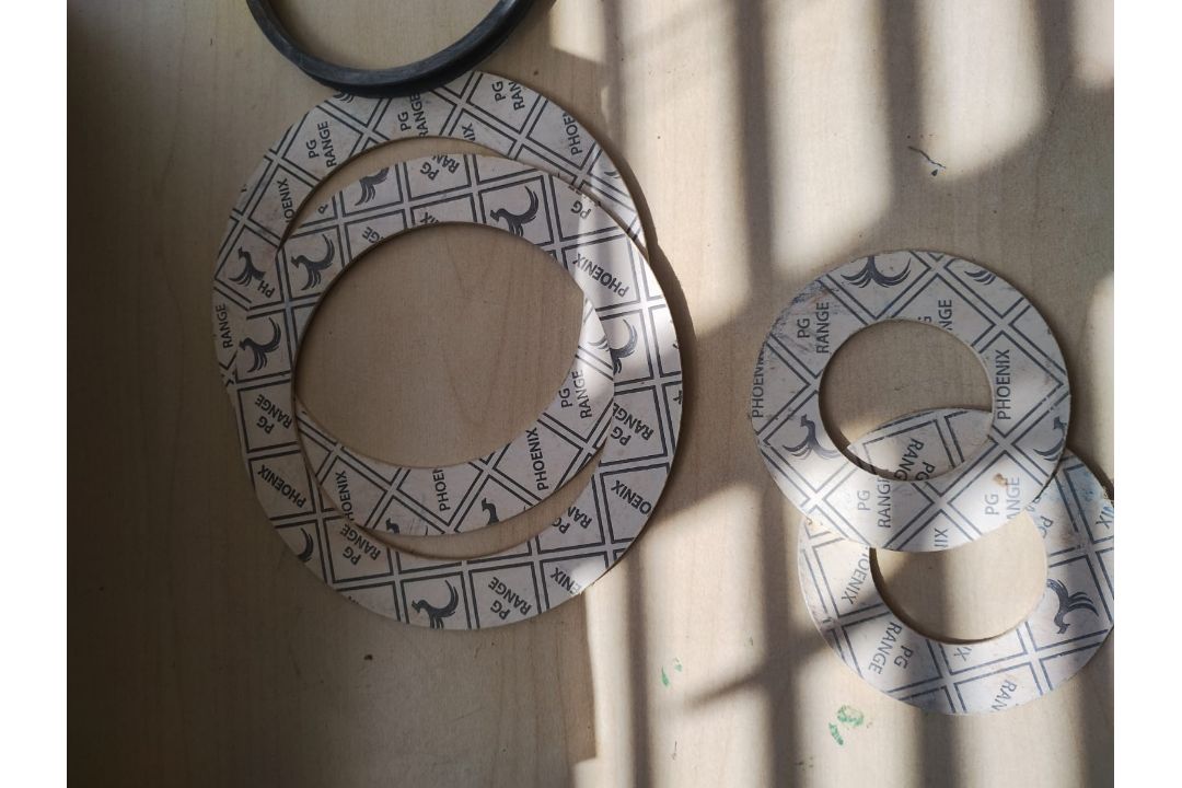 JOBLOT OF 41 - MIXED SIZE AND COLOUR ORINGS , GASKETS , SEALS - EVERYTHING YOU SEE - NEW - Image 3 of 6