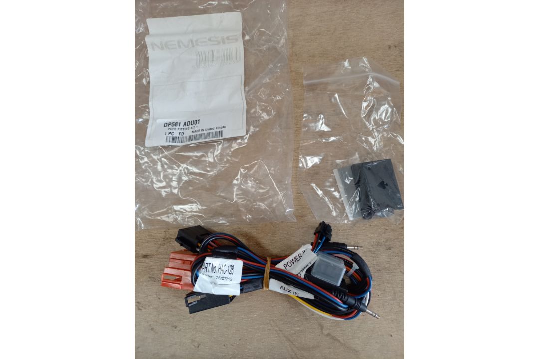 JOB LOT OF NEW HYUNDAI NEMESIS FITTING KITS 24 WAY POWER + AUXILIARY CABLES - Image 4 of 5