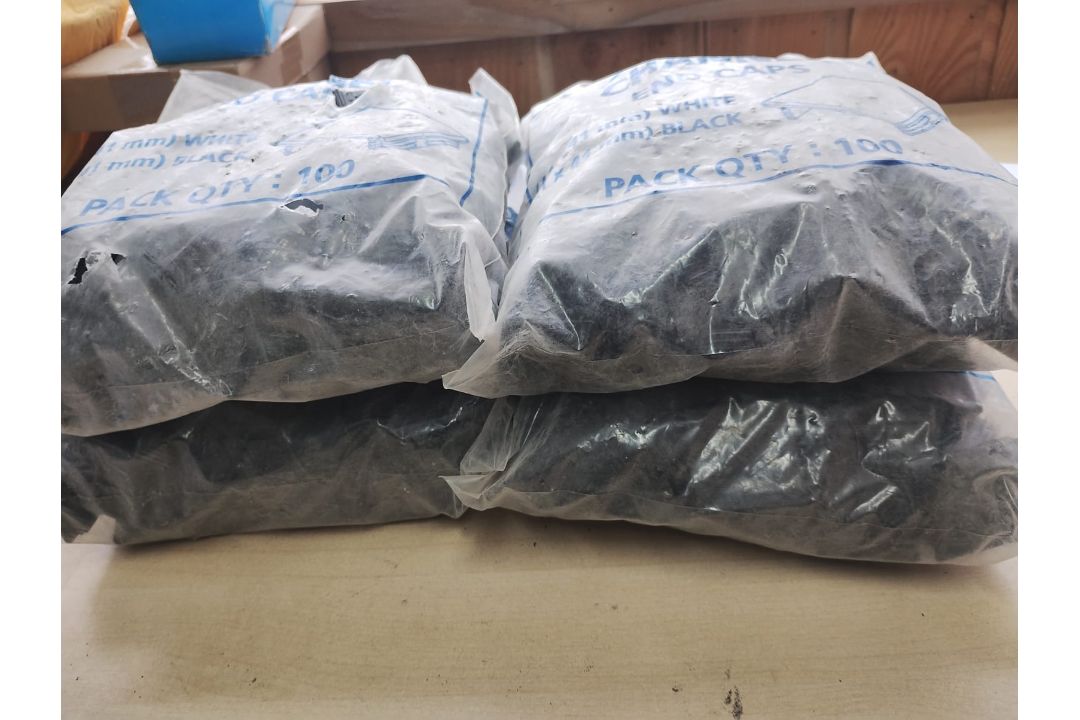 CHANNEL - END CAPS BLACK - 41 X 41MM PACKS OR 100 - JOBLOT OF 4 - Image 2 of 3