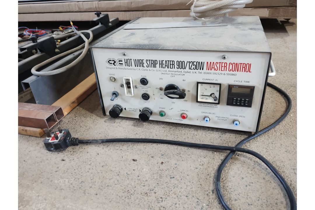 CR CLARKE HOT WIRE STRIP HEATER SET UP 900-1250W - EVERYTHING YOU SEE - Image 1 of 11