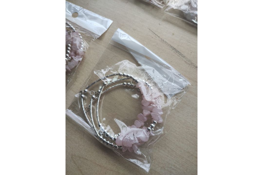 ROSE QUARTZ - GEMSTONE CRYSTAL CHIP - TRIPLE BRACELETS - STAINLESS STEEL - - JOBLOT OF 13 - Image 2 of 4