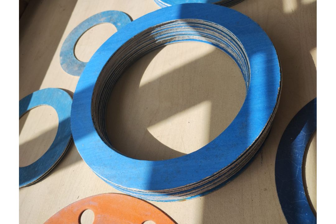 JOBLOT OF 41 - MIXED SIZE AND COLOUR ORINGS , GASKETS , SEALS - EVERYTHING YOU SEE - NEW - Image 4 of 6