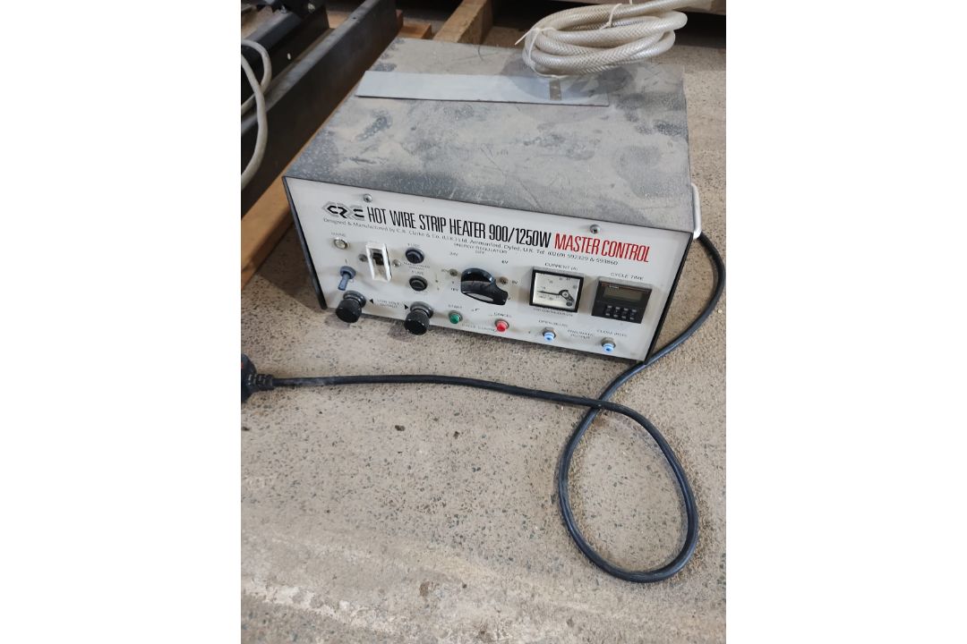 CR CLARKE HOT WIRE STRIP HEATER SET UP 900-1250W - EVERYTHING YOU SEE - Image 6 of 11