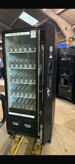 BEVMAX 30 COLD DRINKS VENDING MACHINE GLASS FRONTED \