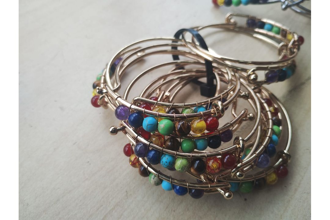 RAINBOW CRYSTAL GEMSTONE STAINLESS STEEL BANGLES - NEW - GOLD TONE AND SILVER - JOBLOT OF 16 - Image 4 of 6