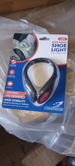 JOB LOT OF 500 ITEMS INCLUDING RUNNING LIGHTS/SHOELIGHTS/ PEDI FEET ROLERS