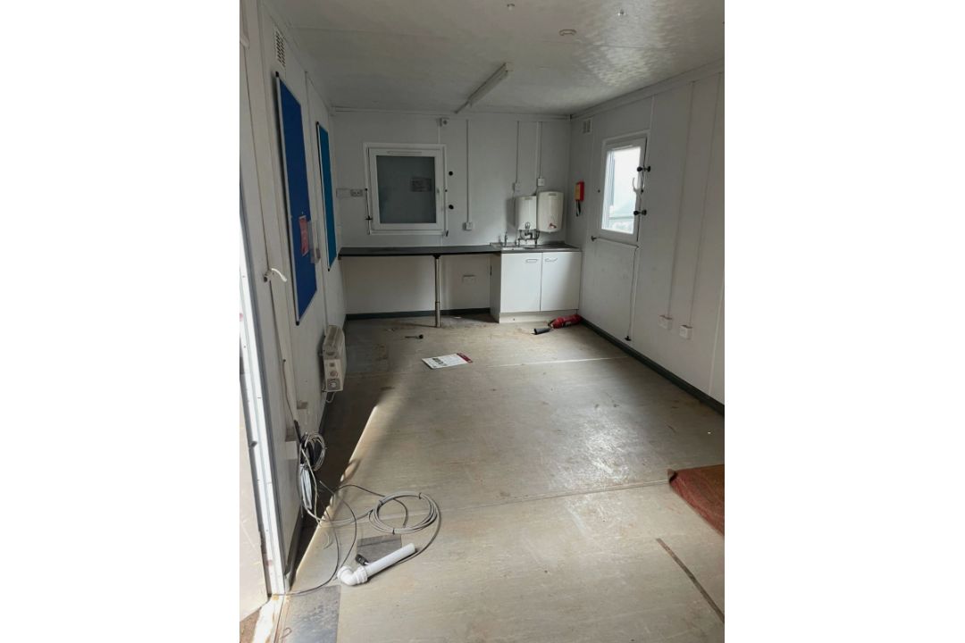 32FT X 10FT PORTABLE SITE OFFICE / WELFARE CABIN - Image 8 of 9