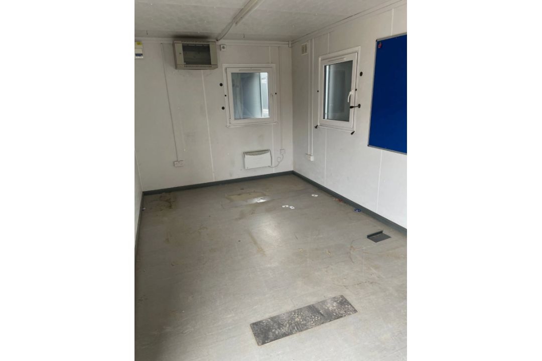 32FT X 10FT PORTABLE SITE OFFICE / WELFARE CABIN - Image 9 of 9