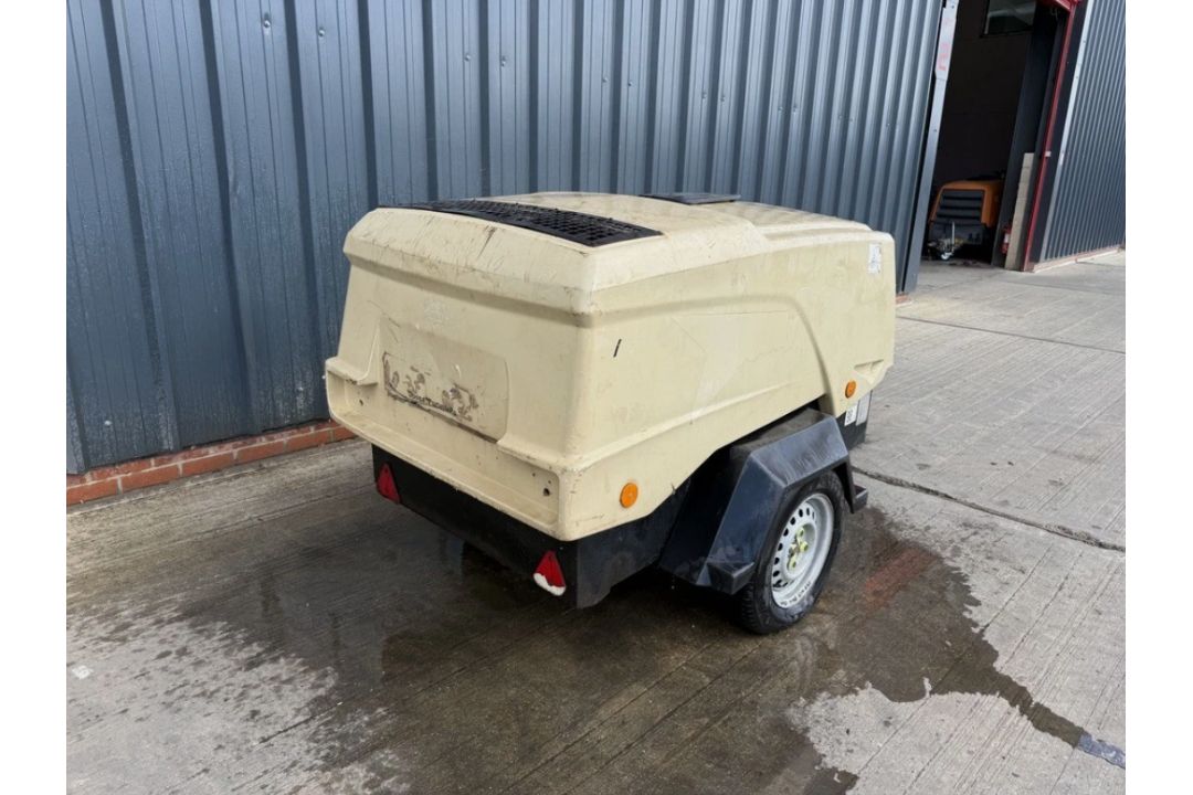 2015 DOOSAN 7/31+ ROAD TOWABLE COMPRESSOR – 2,336 HOURS – 3.0 M³/MIN - Image 4 of 7