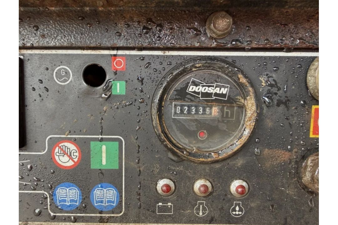 2015 DOOSAN 7/31+ ROAD TOWABLE COMPRESSOR – 2,336 HOURS – 3.0 M³/MIN - Image 6 of 7