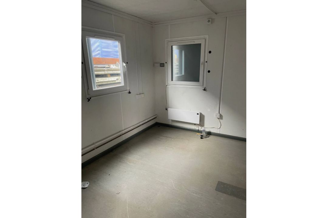 32FT X 10FT PORTABLE SITE OFFICE / WELFARE CABIN - Image 3 of 9