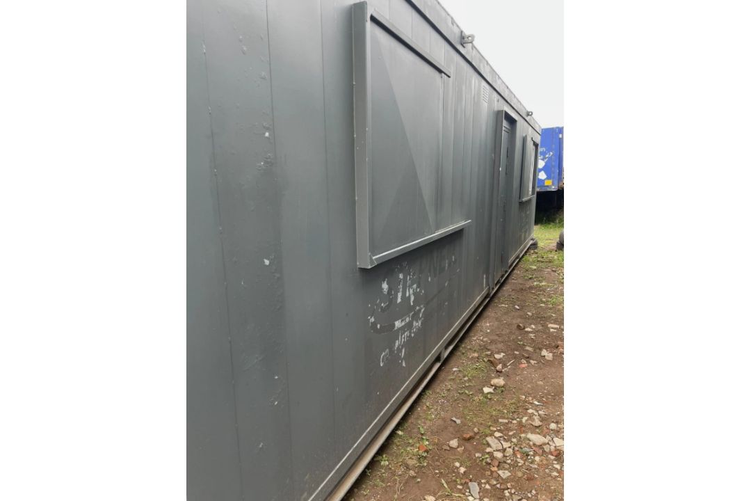 32FT X 10FT PORTABLE SITE OFFICE / WELFARE CABIN - Image 1 of 9
