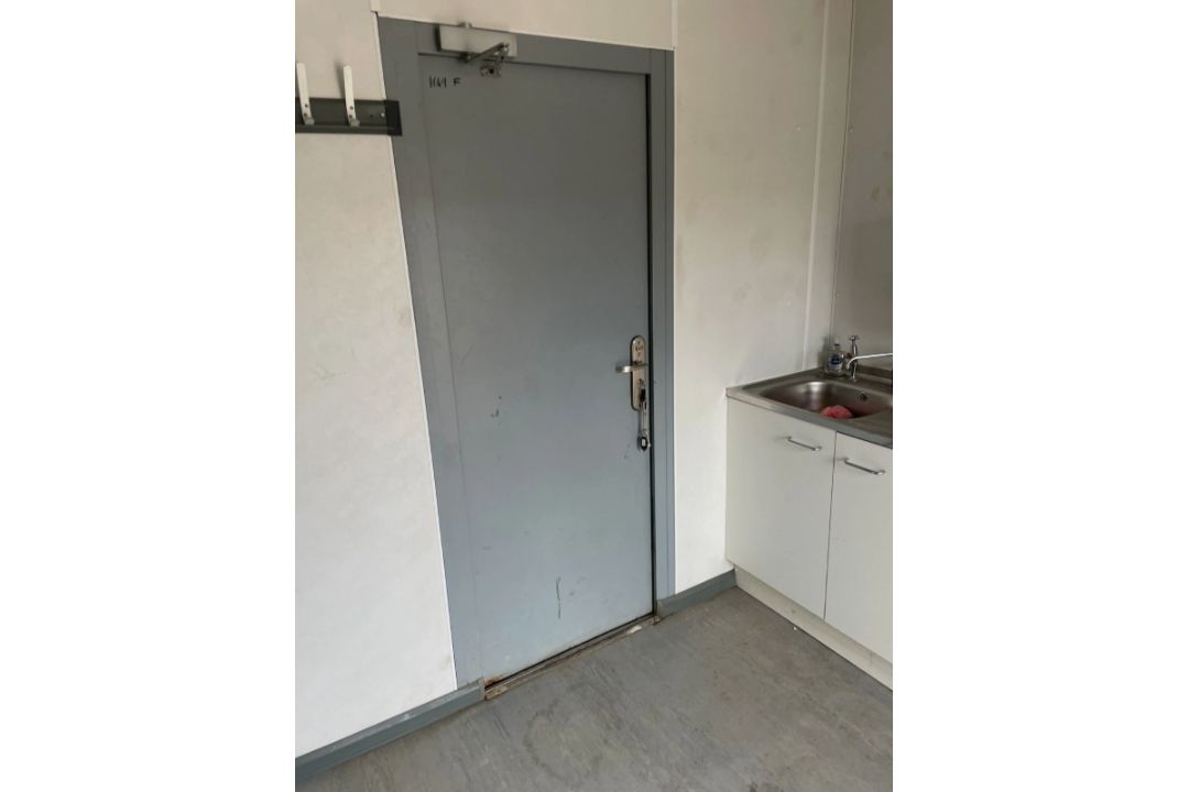 32FT X 10FT PORTABLE SITE OFFICE / WELFARE CABIN - Image 7 of 9