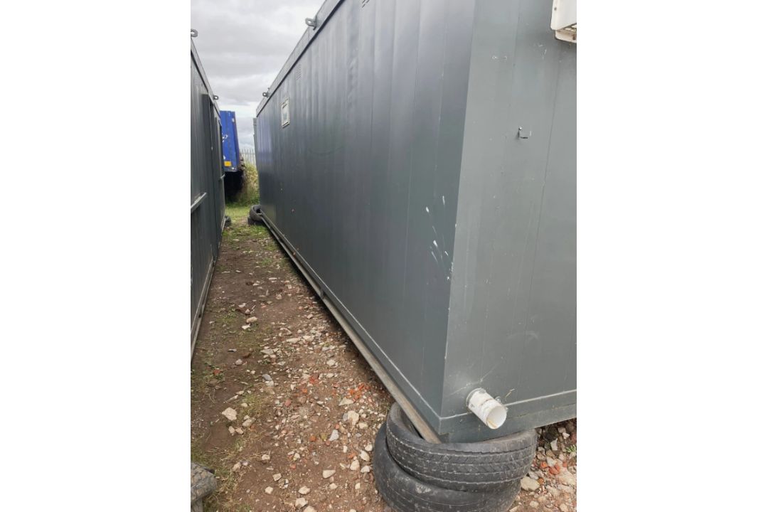 32FT X 10FT PORTABLE SITE OFFICE / WELFARE CABIN - Image 6 of 9