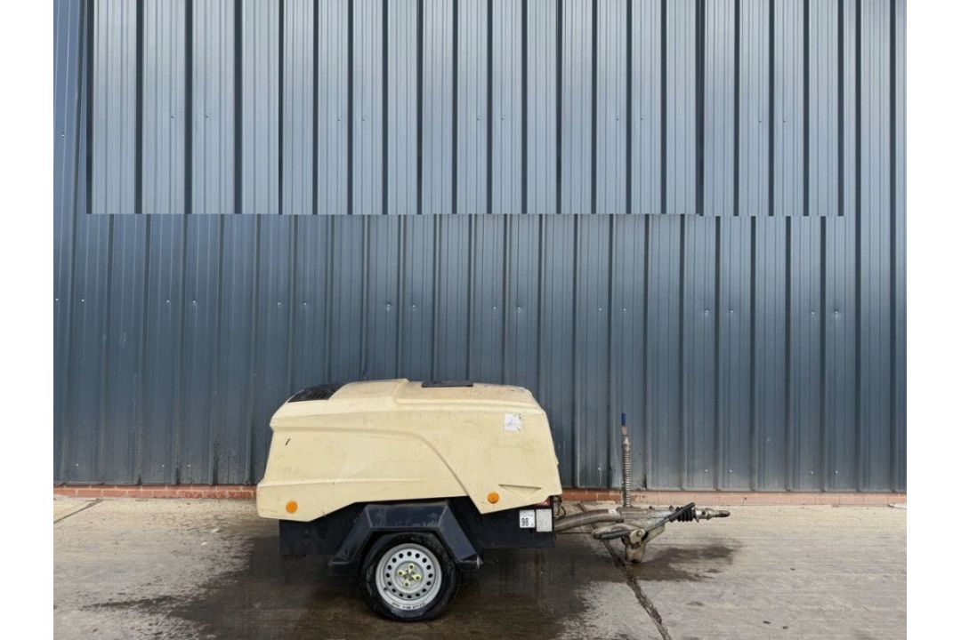 2015 DOOSAN 7/31+ ROAD TOWABLE COMPRESSOR – 2,336 HOURS – 3.0 M³/MIN - Image 2 of 7