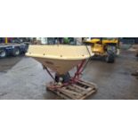 VICON VARI 820 FERTILISER SPREADER