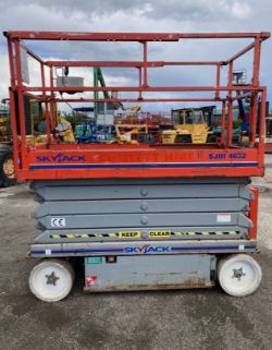 SKYJACK SJ4632 ELECTRIC SCISSOR LIFT ACCESS PLATFORM (317KG CAPACITY, 11.7M WORKING HEIGHT)