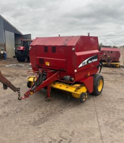 NEW HOLLAND ROUND BALER 548