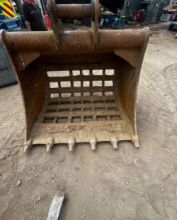 5FT RIDDLE SKELETON BUCKET 148CM