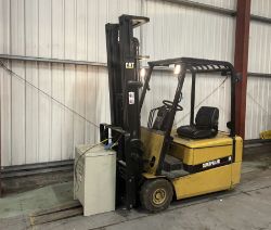 **(INCLUDES CHARGER)** 2000 CAT EP18KT ELECTRIC FORKLIFT TRUCK 1,800KG