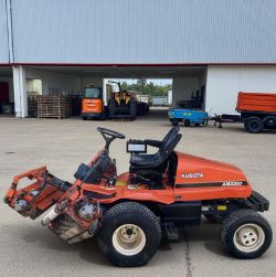 KUBOTA AM3300 DIESEL GARDEN TRACTOR GRASS CUTTER WITH COLLECTOR
