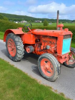 ALLIS CHALMERS U TRACTOR – TIDY
