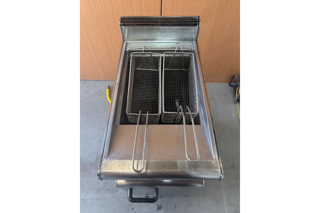 FALCON COMMERCIAL GAS DEEP FAT FRYER TWIN BASKET USED CATERING EQUIPMENT - Image 3 of 5