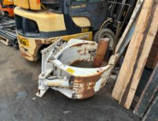 CASCADE CLASS 2 16 INCH PAPER ROLL CLAMP
