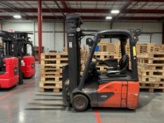 **(INCLUDES CHARGER)** 2020 LINDE E16C-02 ELECTRIC 3-WHEEL FORKLIFT