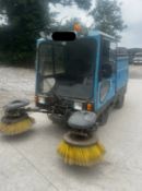 COMPACT ROAD SWEEPER