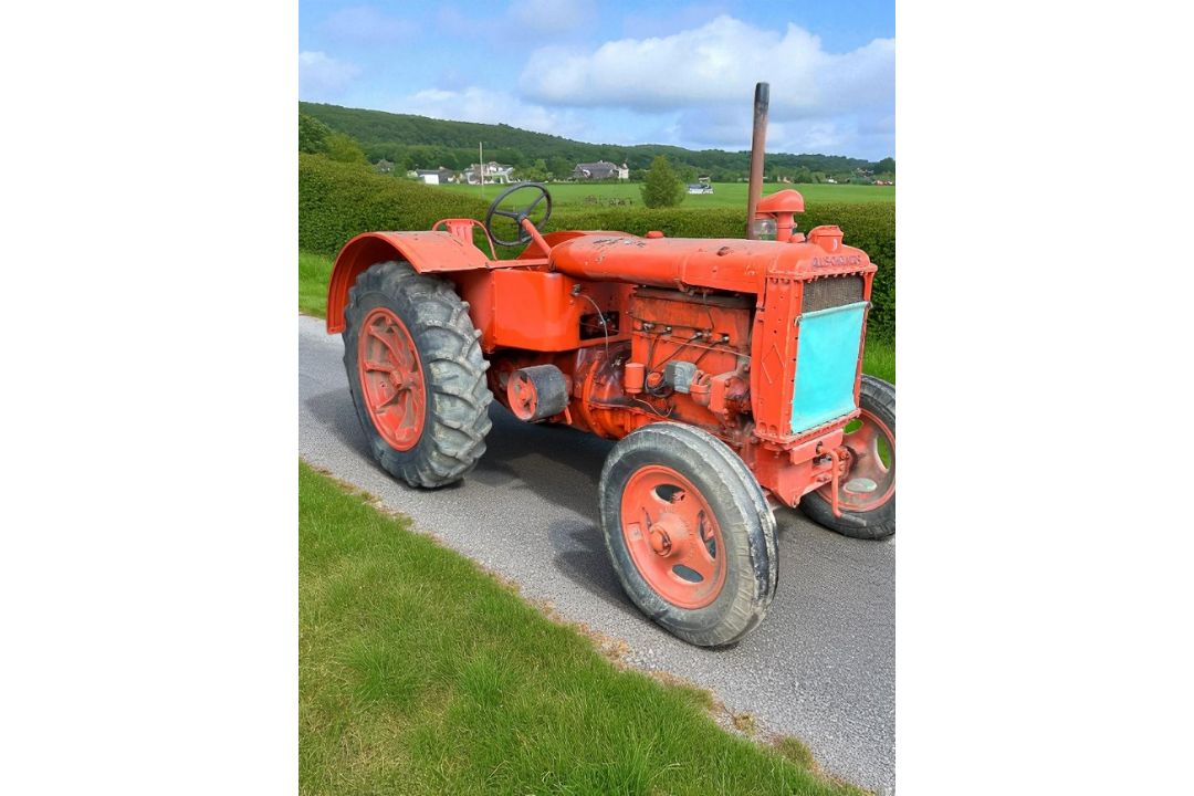 ALLIS CHALMERS U TRACTOR – TIDY - Image 1 of 6