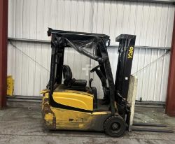 **(INCLUDES CHARGER)** 2018 YALE ERP18VT ELECTRIC FORKLIFT – 1800KG / 9000 HRS