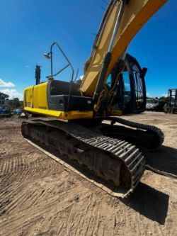 NEW HOLLAND E265C 26 TON TRACKED EXCAVATOR