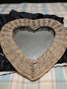 EX DISPLAY AND B &B ROOM ITEMS SOFT FURNISHINGS CANVAS MIRRORS ECT PALLET OF ITEMS