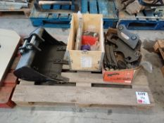 Rhinox IH18 digging bucket