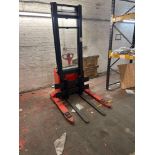 Linde L12AS 1200kg electric pallet stacker (2013)