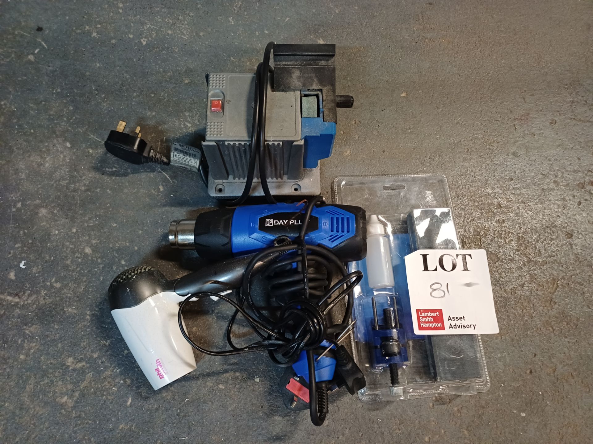 Small bench top grinder, 240v, hot air blower, hair dryer and sharpening kit - Image 2 of 4