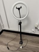 Circular bench top led light unit