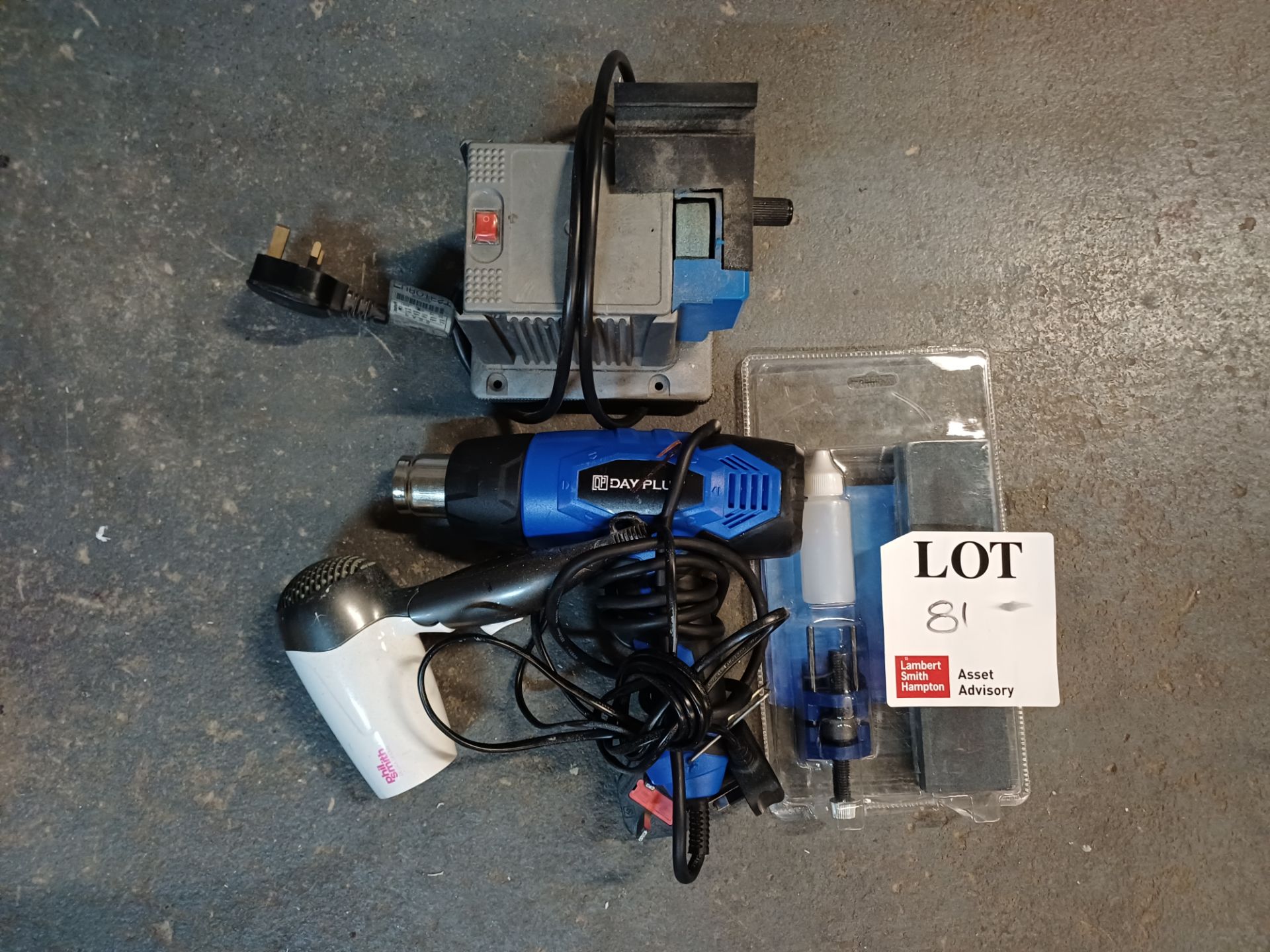 Small bench top grinder, 240v, hot air blower, hair dryer and sharpening kit