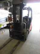 Linde H25T dual mast LPG forklift truck with side shift, serial no. H2X392R04560 (2004), 2500kg
