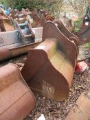 Excavator bucket Pin diameter: 80mm Pin gap: 310mm Pin center: 530mm Please note; This LOT is