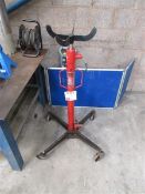 500kg mobile hydraulic transmission jack LOLER: This lot has no record of Thorough Examination.