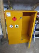 Metal 2-door flammable cabinet, 900 x 460 x height 1220mm Please note; This LOT is located at