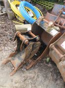 Two excavator buckets Pin diameter: 40mm Pin gap: 180mm Pin center: 380mm Please note; This LOT is