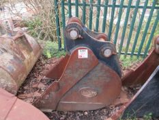 Two Strikland excavator buckets Pin diameter: 80mm Pin gap: 310mm Pin center: 530mm Please note;