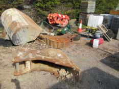 Two Strikland excavator buckets Pin diameter: 60mm Pin gap: 260mm Pin center: 440mm Please note;