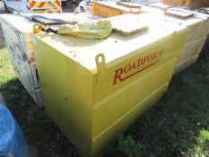 Unbranded yellow metal fuel bowser C.2000L PoWRA: A ‘point of work’ risk assessment must be