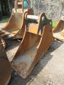 Rhinox 12B18-BB-PN excavator bucket Pin diameter: 60mm Pin gap: 260mm Pin center: 440mm Please note;