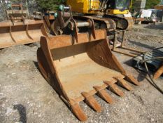 Rhinox 12B48-T PN excavator bucket Pin diameter: 60mm Pin gap: 260mm Pin center: 440mm LOLER: This
